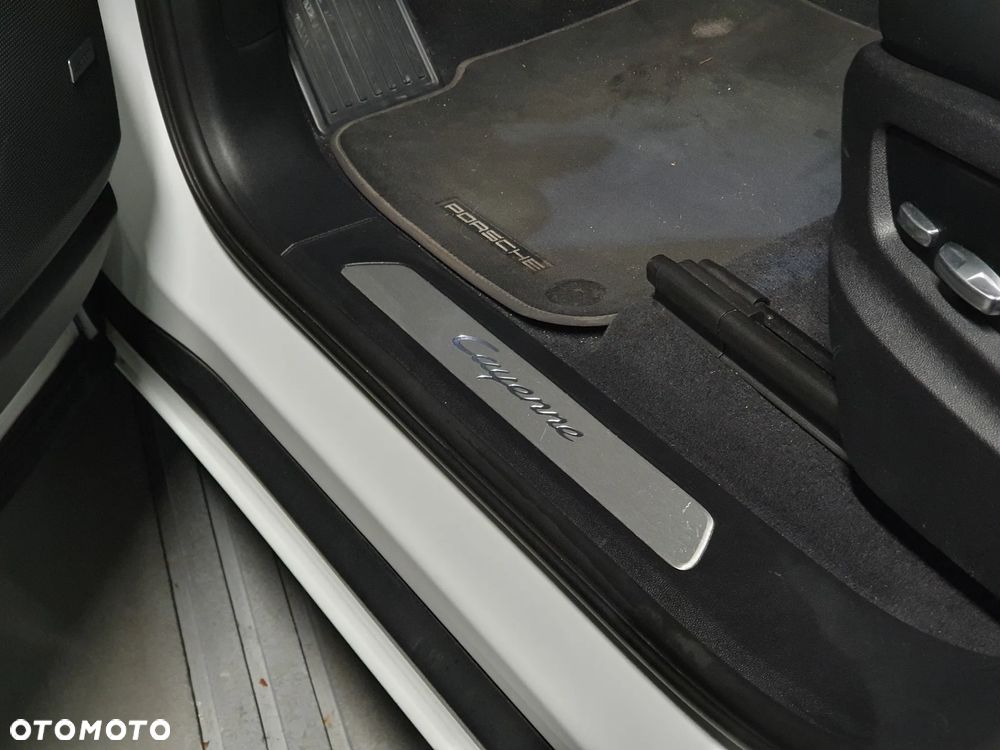 Porsche Cayenne Standard - 8