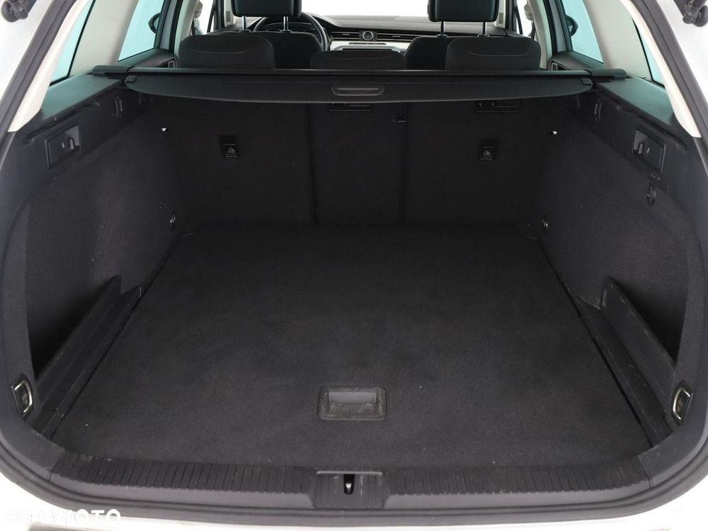 Volkswagen Passat Variant 2.0 TDI DSG (BlueMotion Technology) Trendline - 21