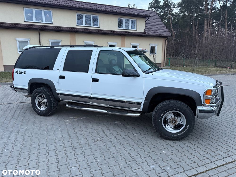 Chevrolet Suburban - 12
