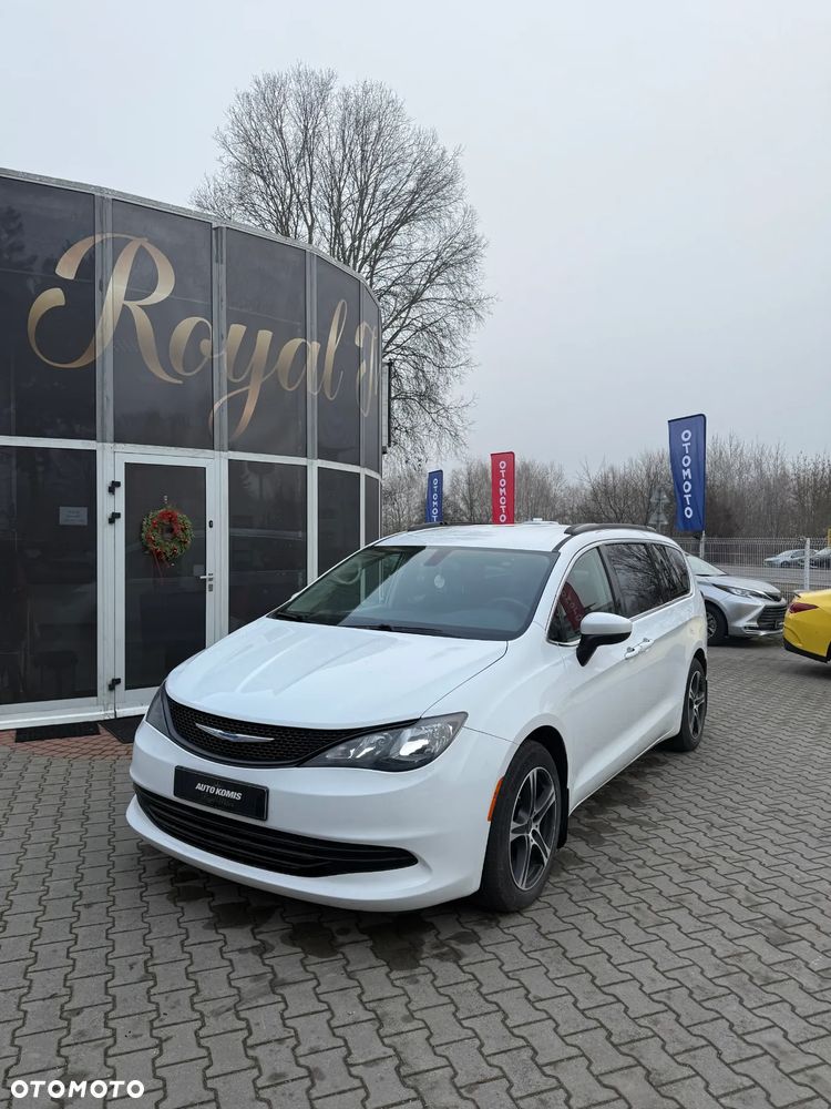 Chrysler Pacifica - 1