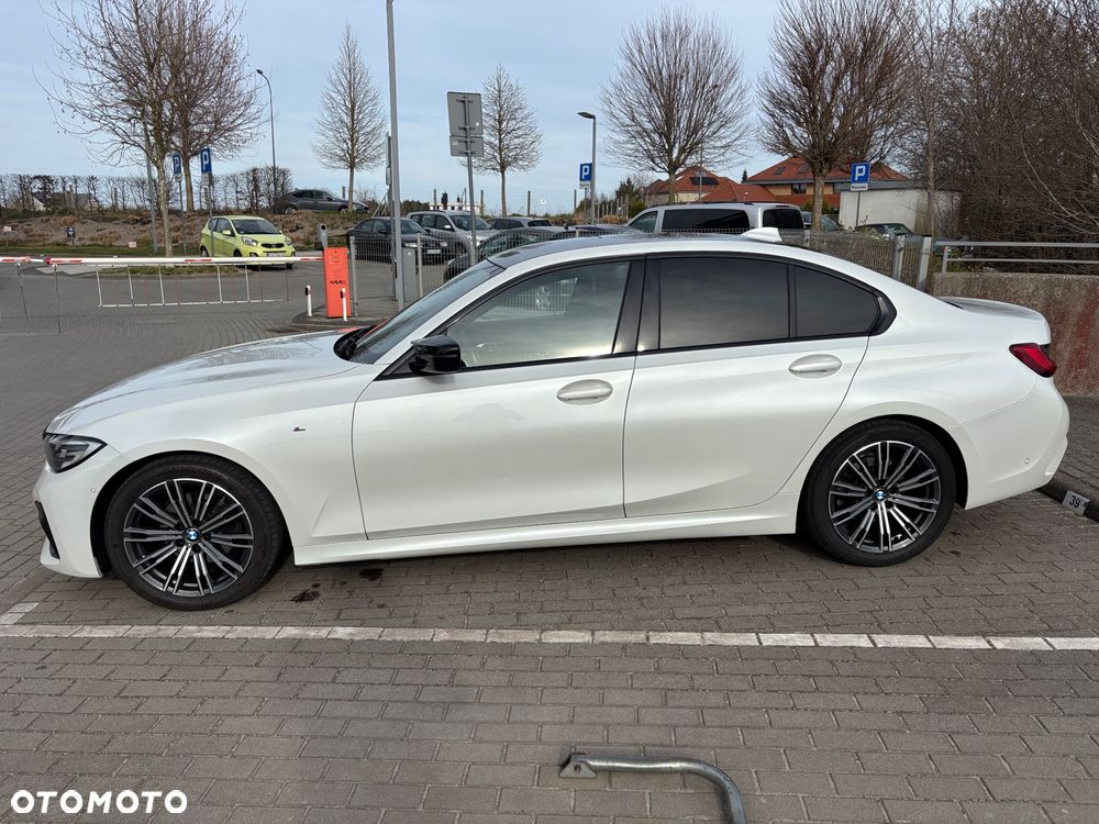 BMW Seria 3 320d xDrive M Sport - 4