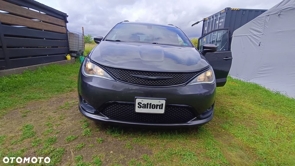 Chrysler Pacifica - 35