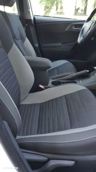 Toyota Auris - 11