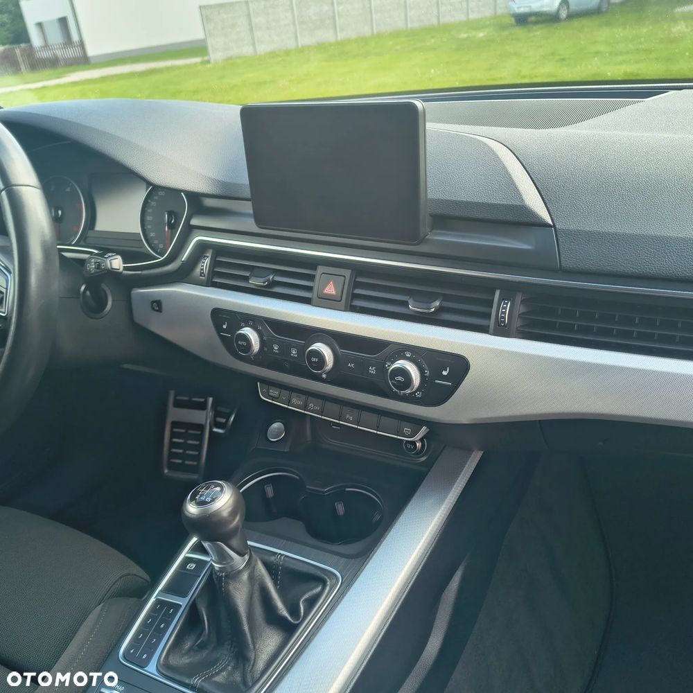 Audi A4 Avant 2.0 TDI Design - 21