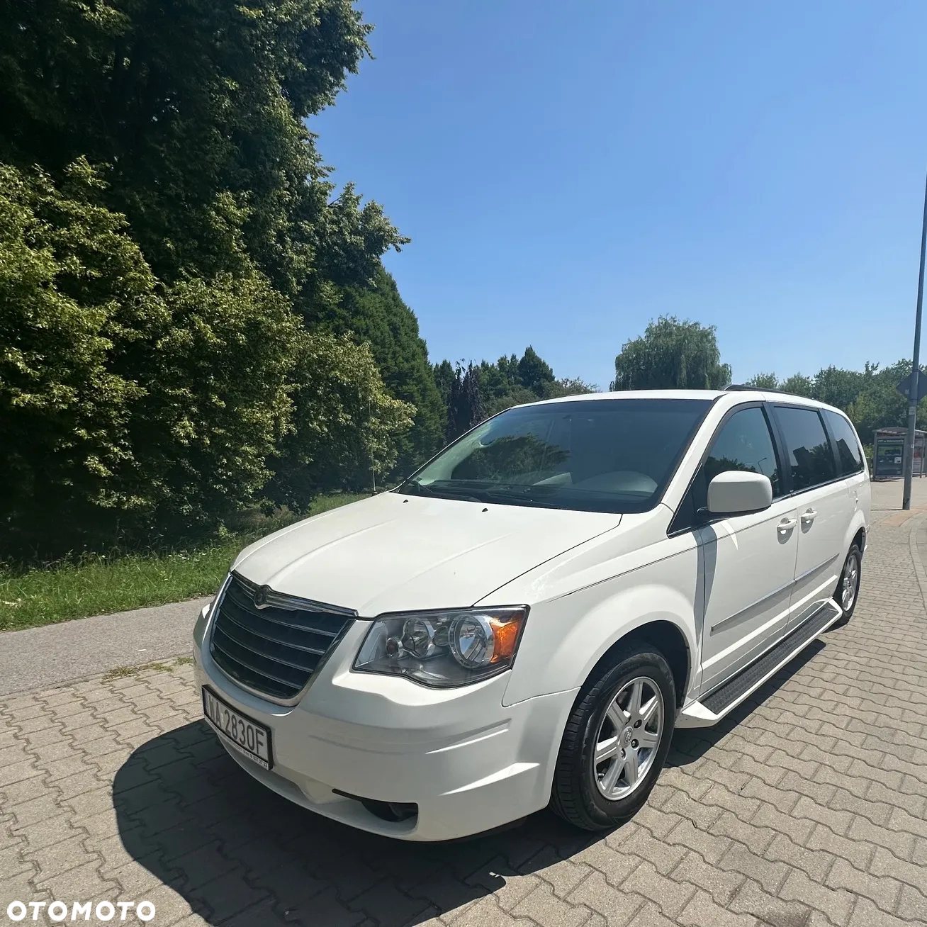 Chrysler Town & Country - 24