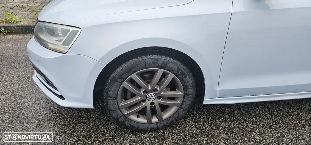 VW Jetta 2.0 TDI Confortline - 15