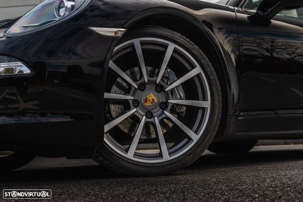 Porsche 911 (991) Carrera 4 Cabriolet PDK Black Edition - 19