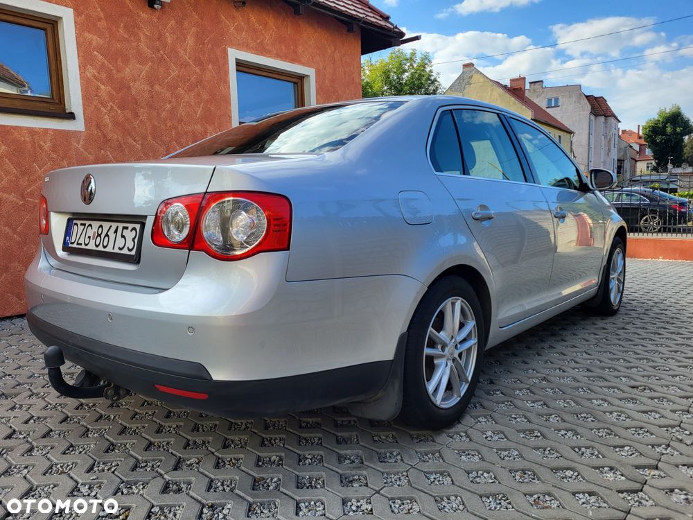 Volkswagen Jetta - 3