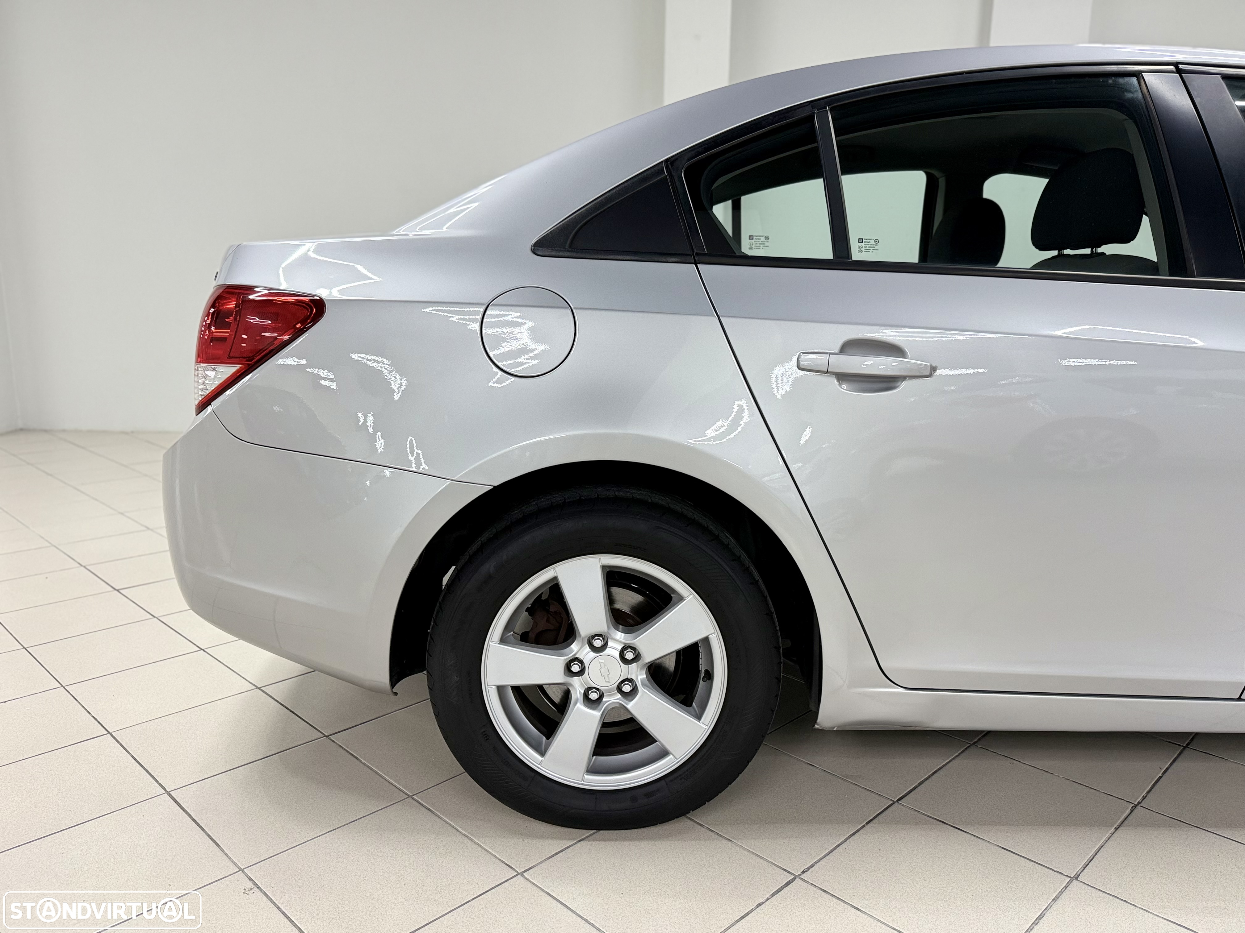 Chevrolet Cruze 1.6 LS - 7