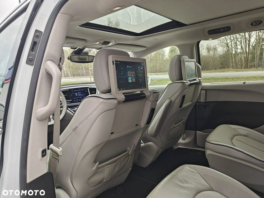 Chrysler Pacifica - 15