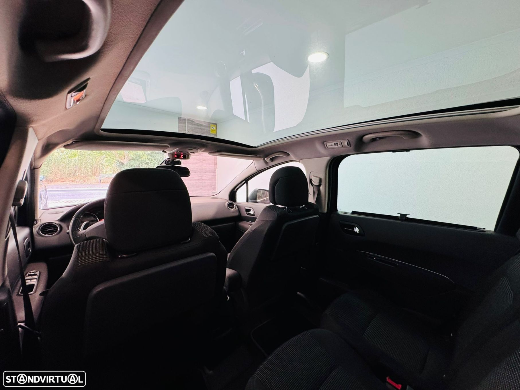 Peugeot 5008 1.6 E-HDi 7L Active 2-Tronic - 26