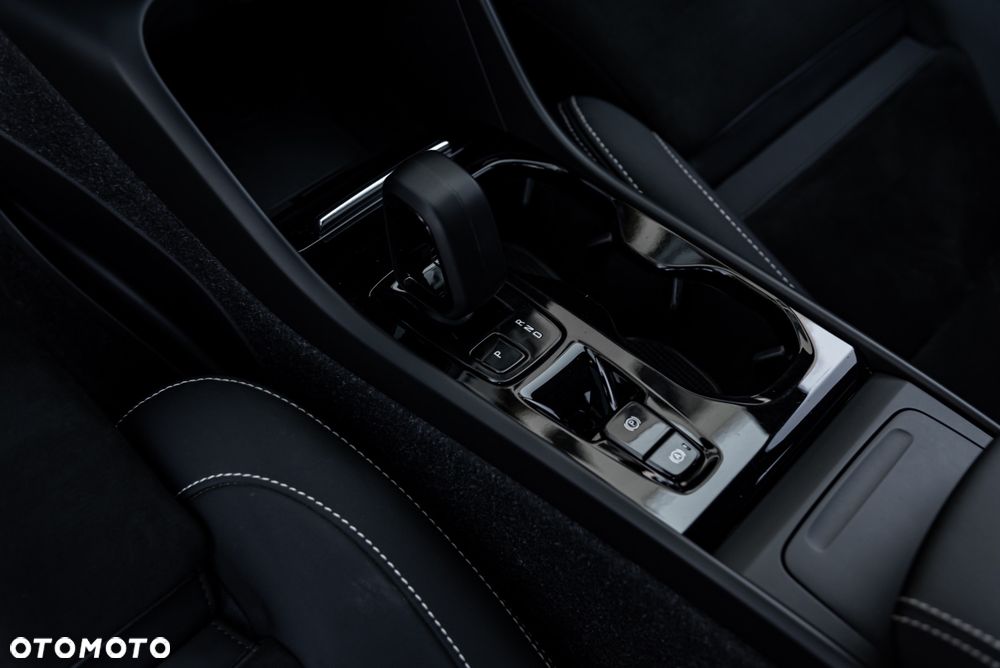 Volvo XC 40 B3 B DKG Plus Bright - 36