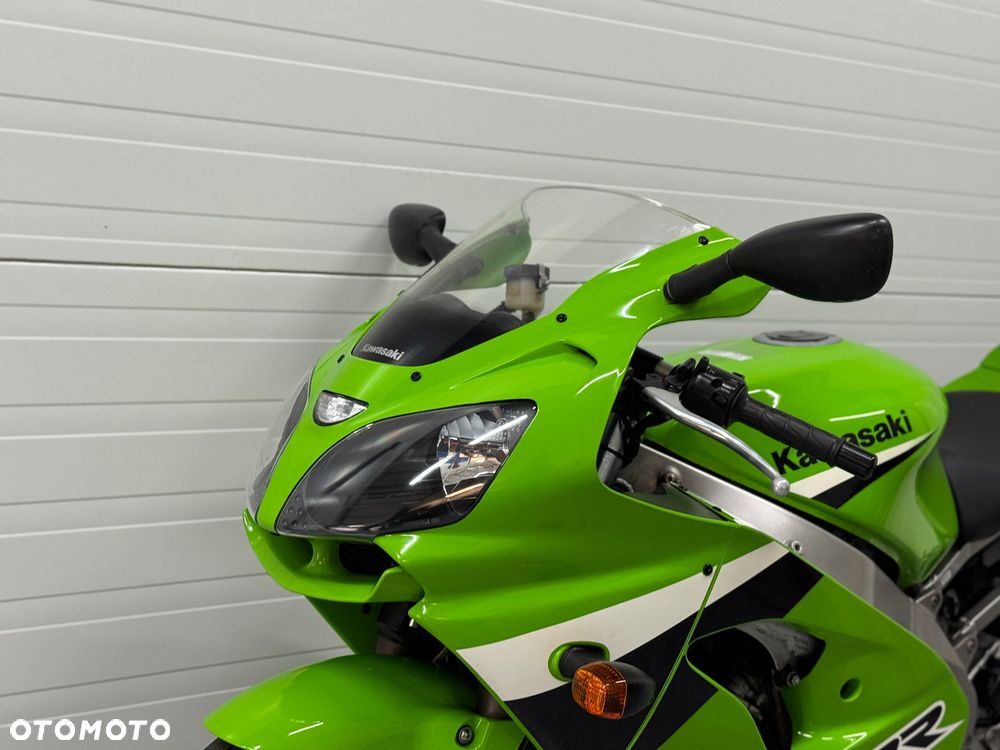 Kawasaki ZXR - 27