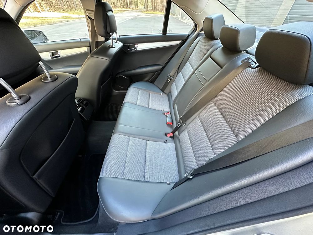 Mercedes-Benz Klasa C 180 Kompressor Automatik BlueEFFICIENCY - 23