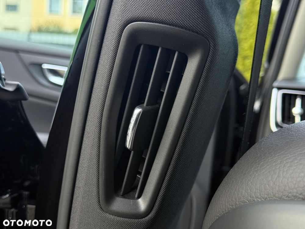Volvo V60 D3 Drive-E Momentum - 35
