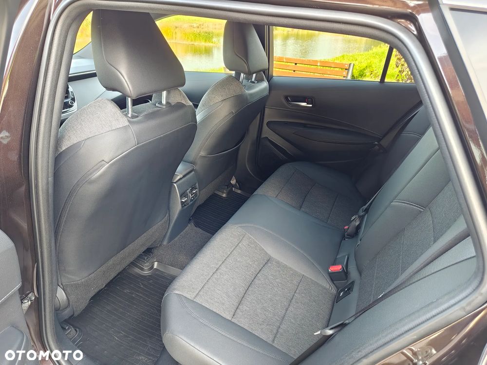 Toyota Corolla 1.8 Hybrid GPF Executive - 18