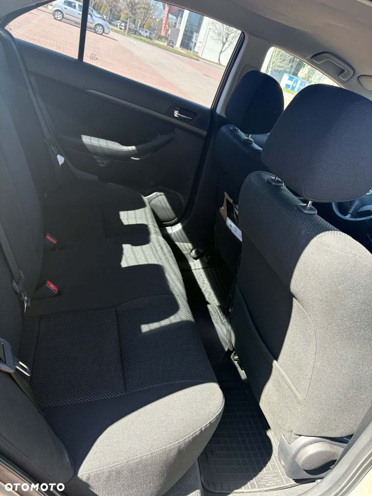 Toyota Avensis 2.0 VVT-i Executive - 5