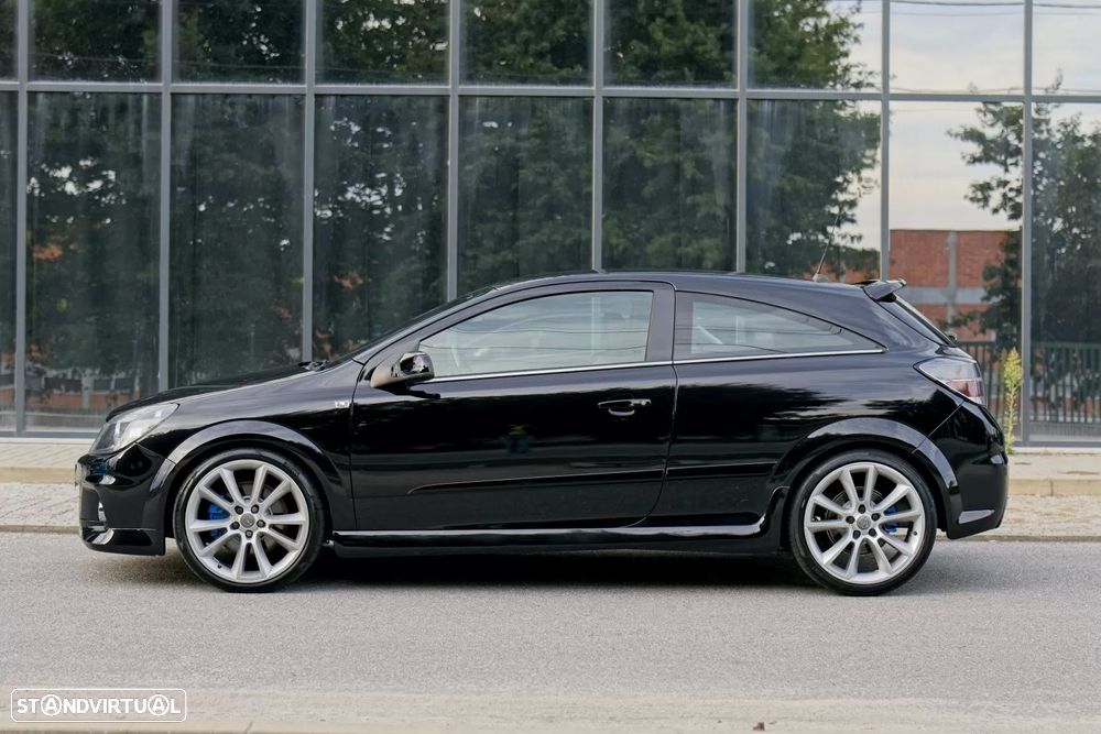 Opel Astra GTC OPC - 8