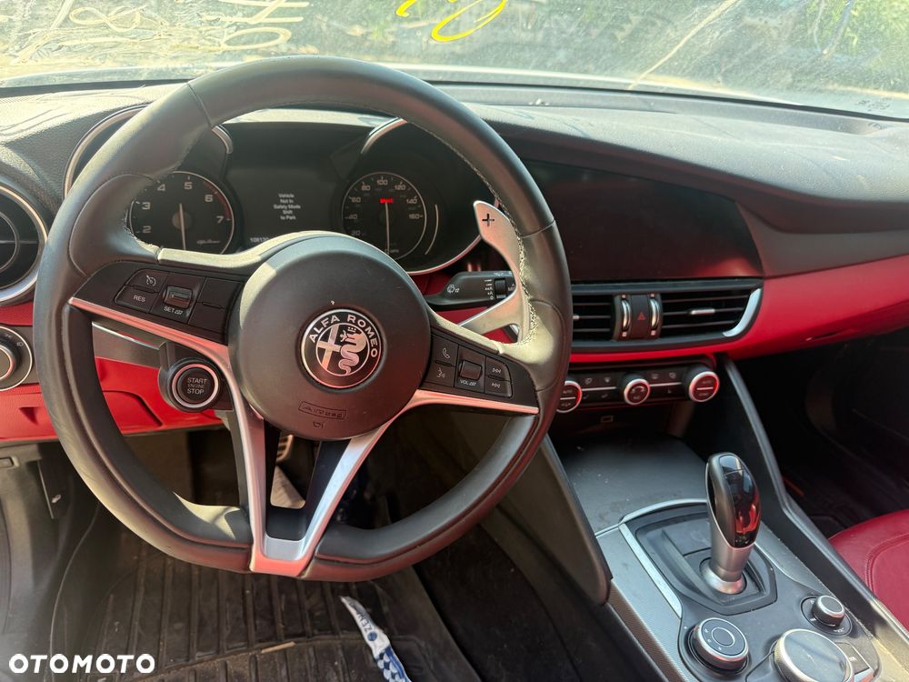 Alfa Romeo Giulia 2.0 Turbo 16V AT8-Q4 Veloce Ti - 9
