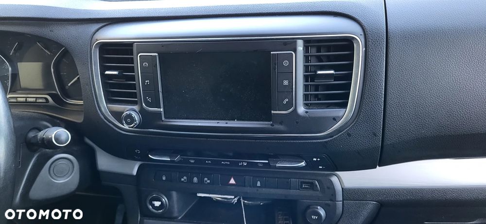 Peugeot Traveller - 12