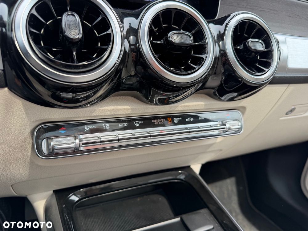 Mercedes-Benz GLB 250 4Matic 8G-DCT Progressive - 14