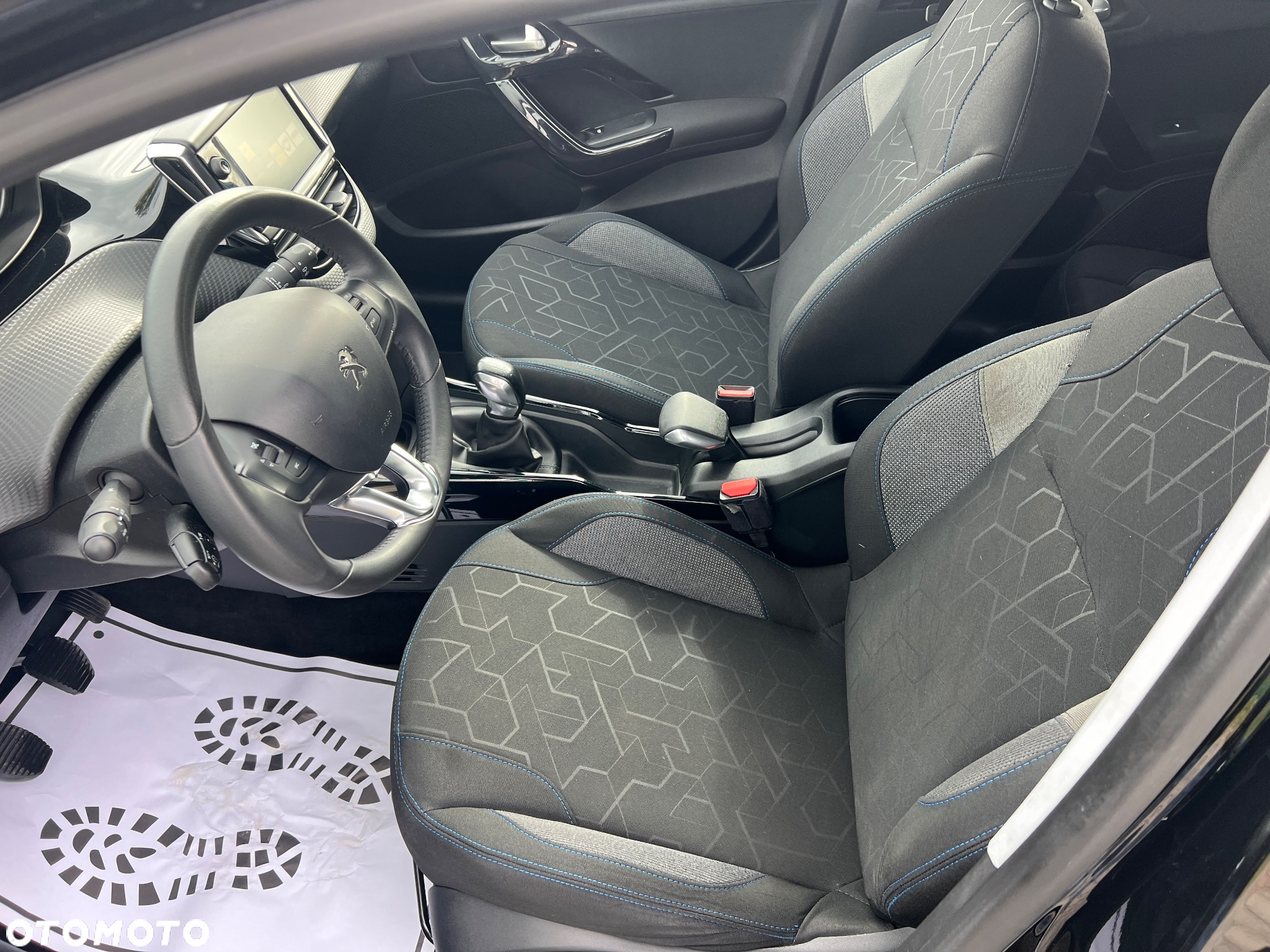 Peugeot 2008 1.2 Pure Tech Signature - 9