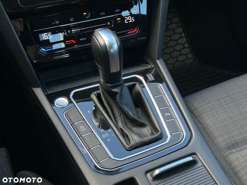 Volkswagen Passat 1.5 TSI EVO Business DSG - 25