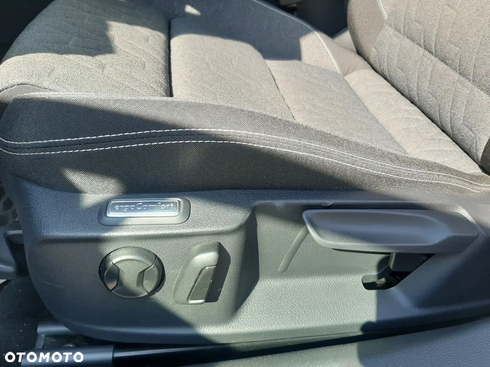 Volkswagen Passat 2.0 TDI EVO Business DSG - 23