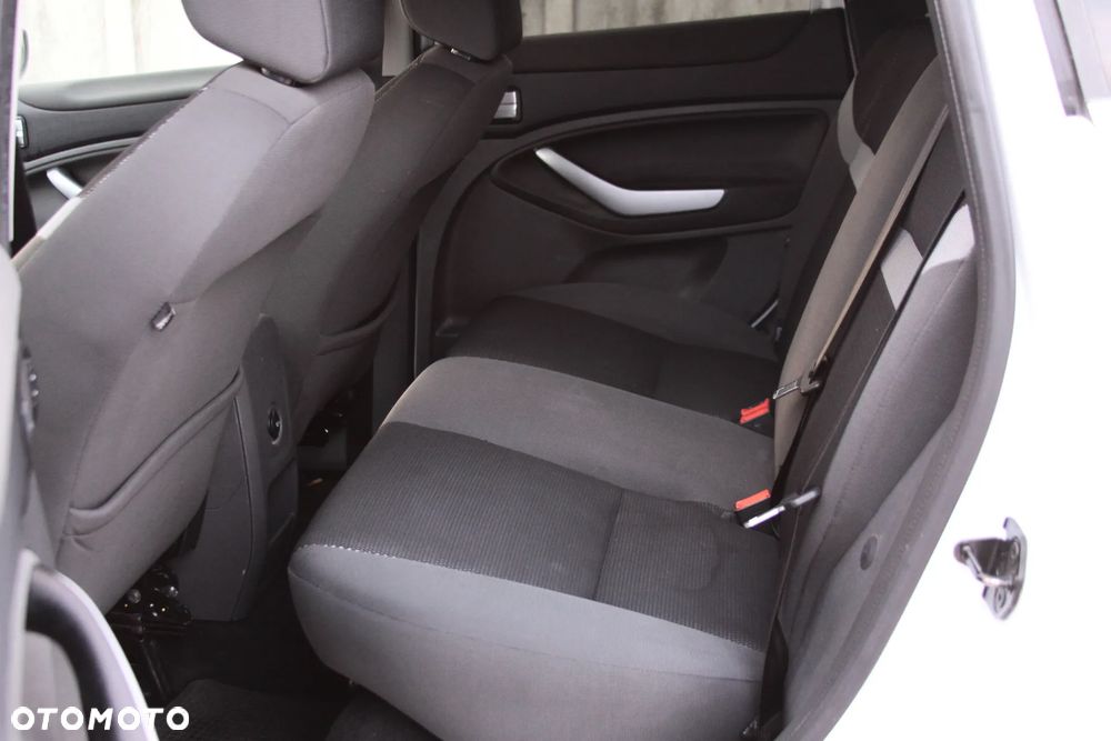 Ford Kuga 2.0 TDCi 2x4 Titanium - 17