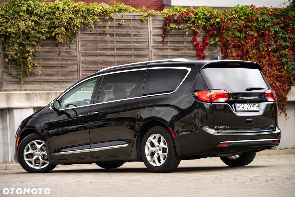 Chrysler Pacifica - 4