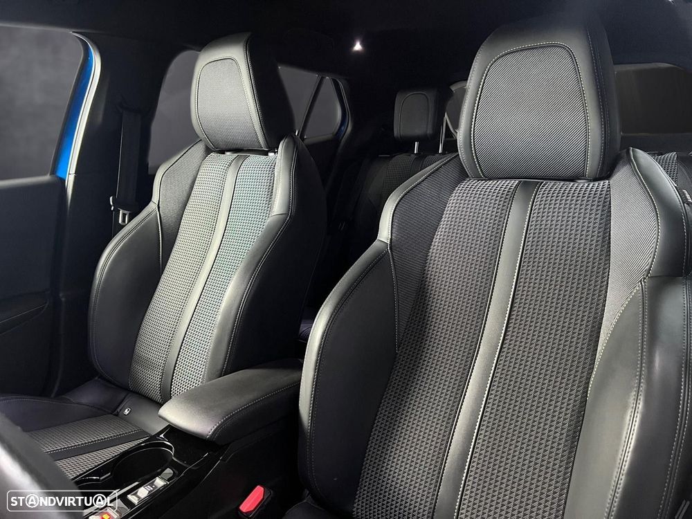 Peugeot 2008 1.2 PureTech GT EAT8 - 14