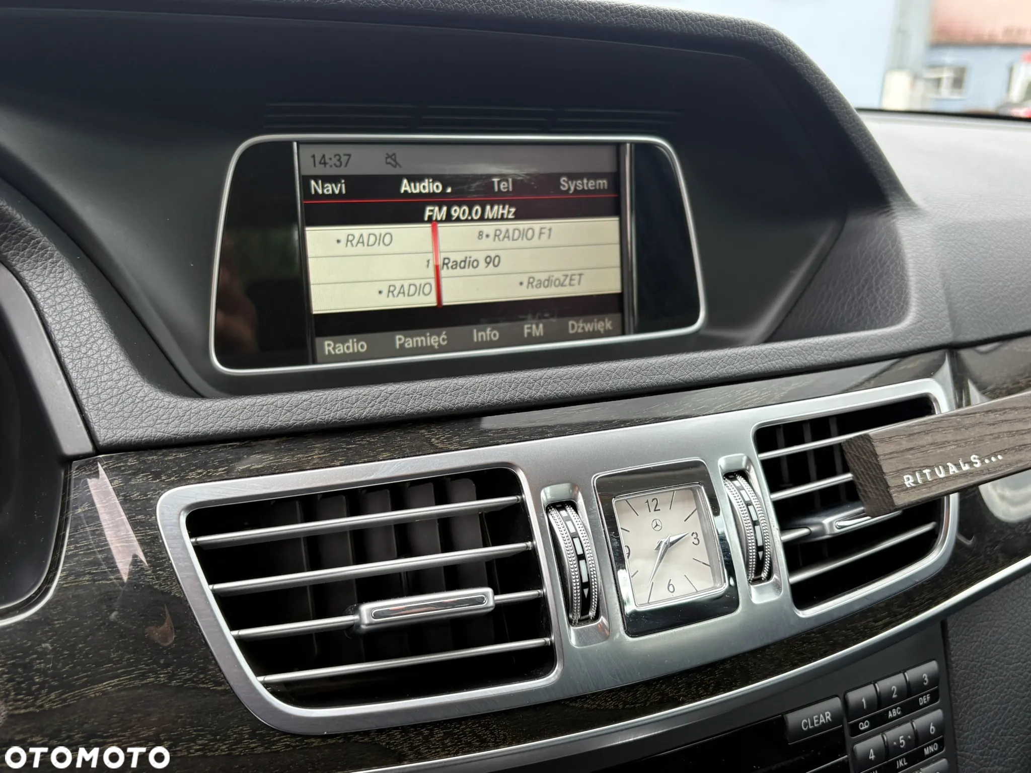 Mercedes-Benz Klasa E 300 T BlueTEC 9G-TRONIC - 25