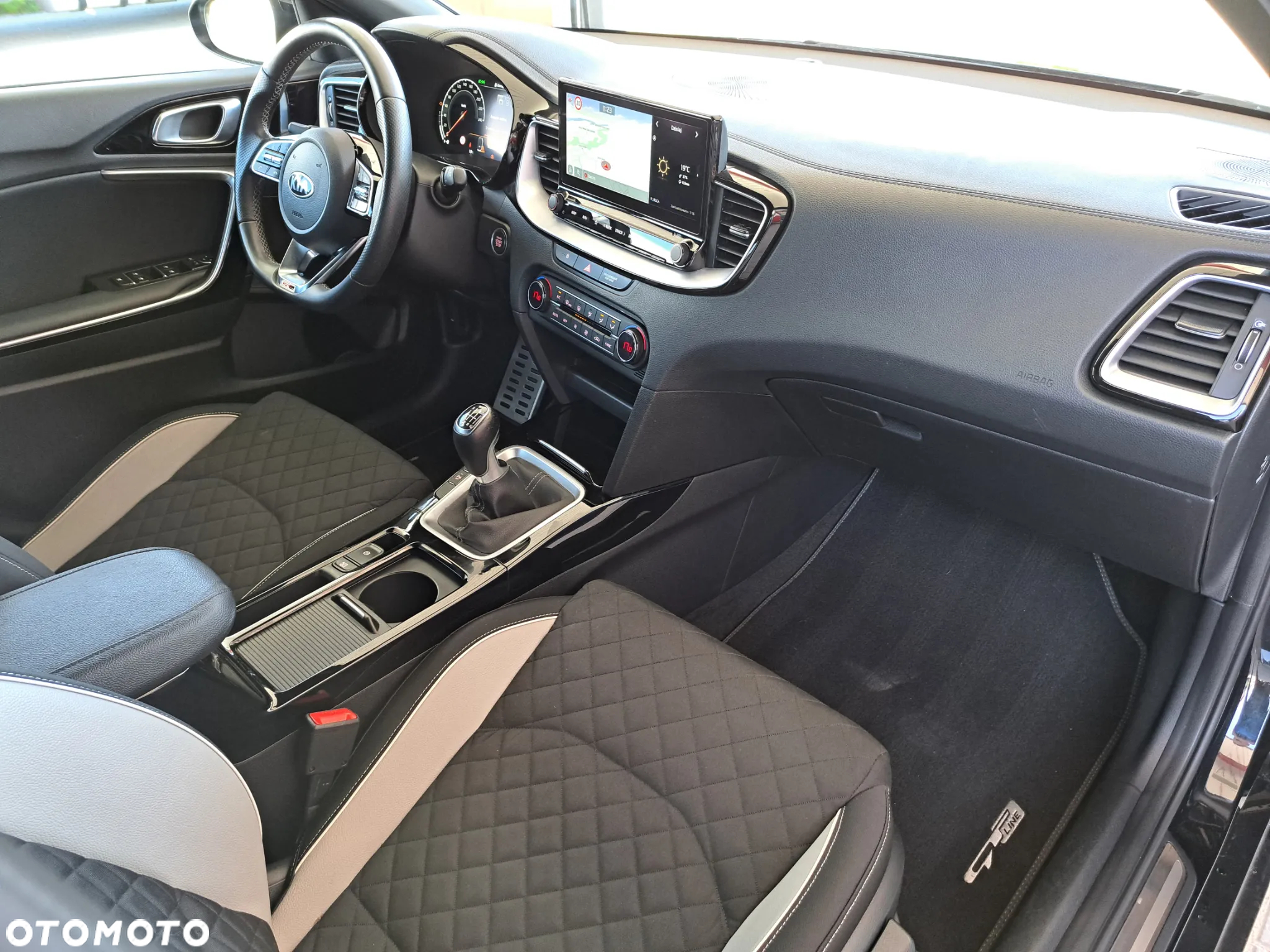 Kia ProCeed 1.5 T-GDI GT Line - 19