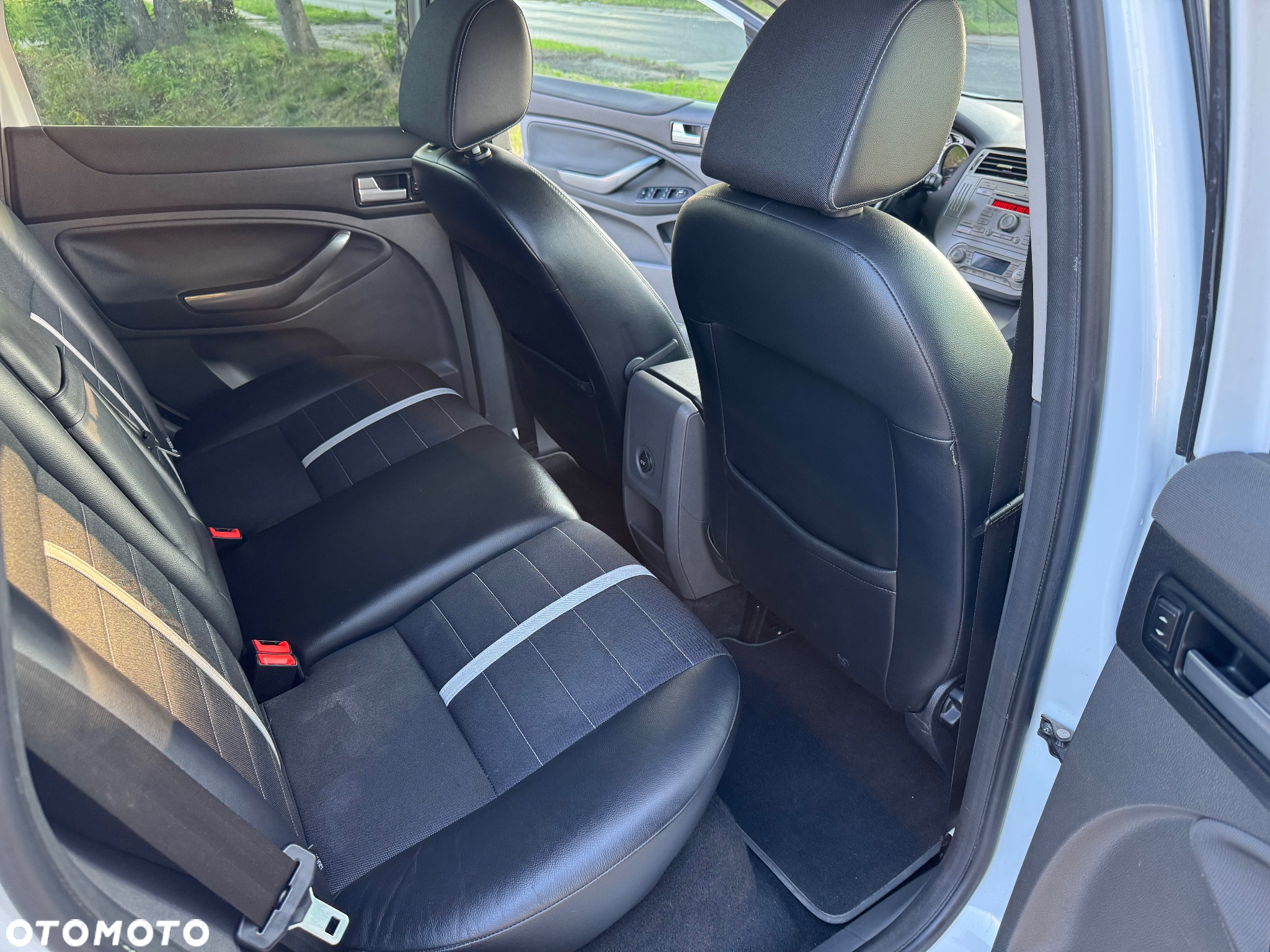 Ford Kuga 2.0 TDCi 2x4 Titanium - 20