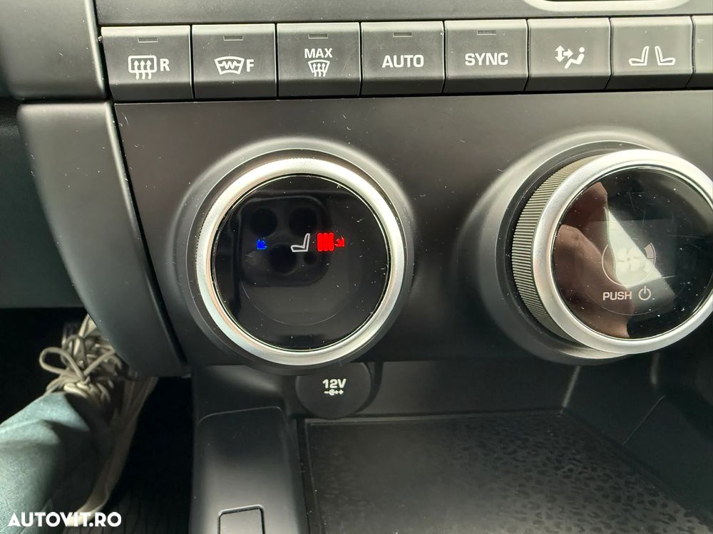 Jaguar E-Pace D150 AWD S - 38