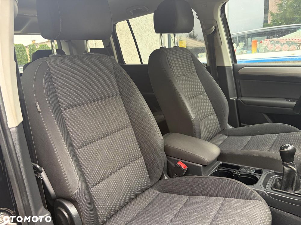 Volkswagen Touran - 19