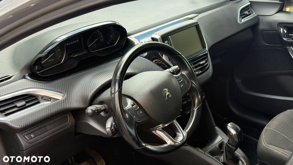 Peugeot 208 1.2 PureTech Allure - 8