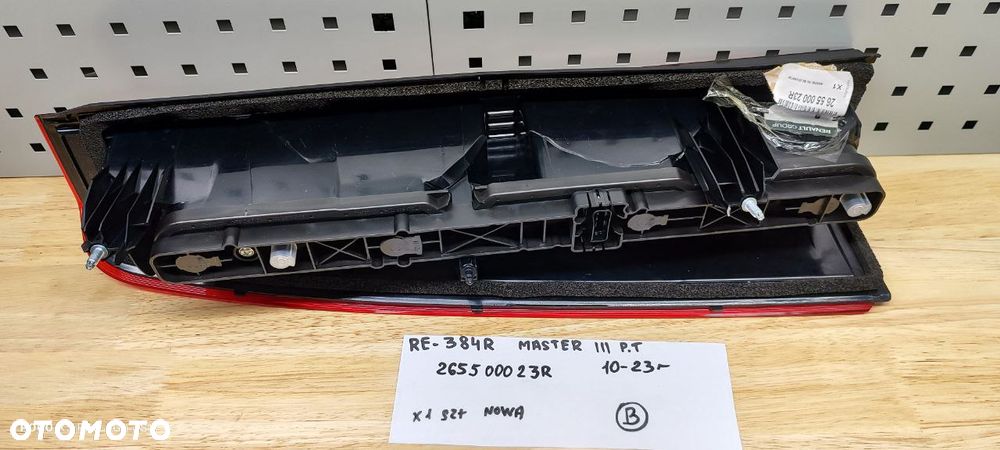 LAMPA TYLNA PRAWA MOVANO MASTER III - 4