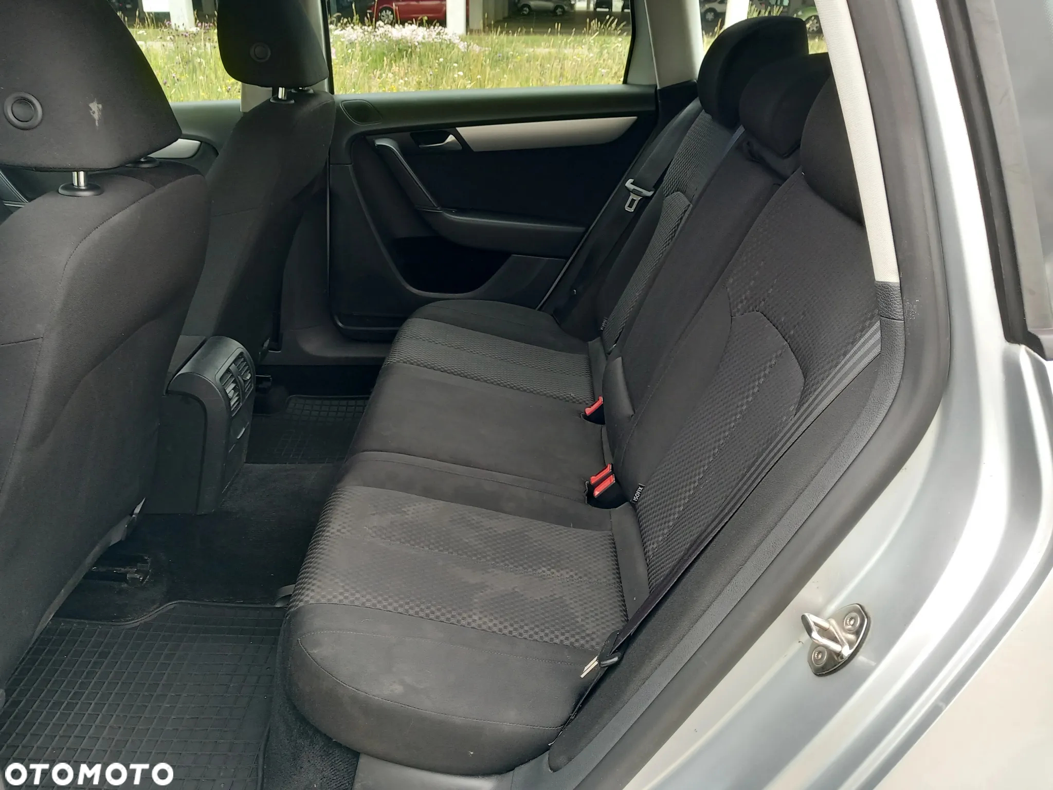 Volkswagen Passat 2.0 TDI Trendline - 16