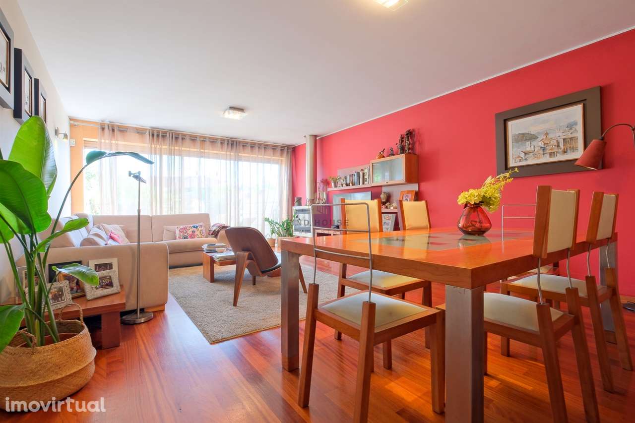 Moradia T4 em banda com garagem box, em condomínio privado, na Maia - Grande imagem: 5/55