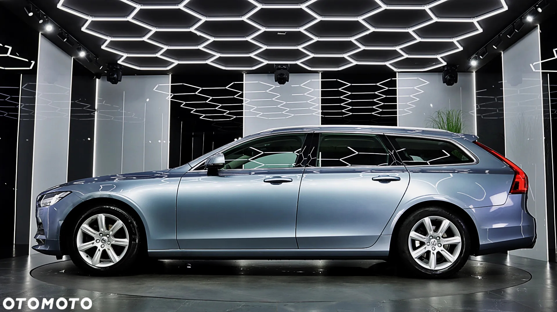 Volvo V90 D4 Momentum - 4