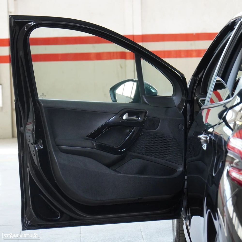 Peugeot 208 1.2 PureTech Style - 31
