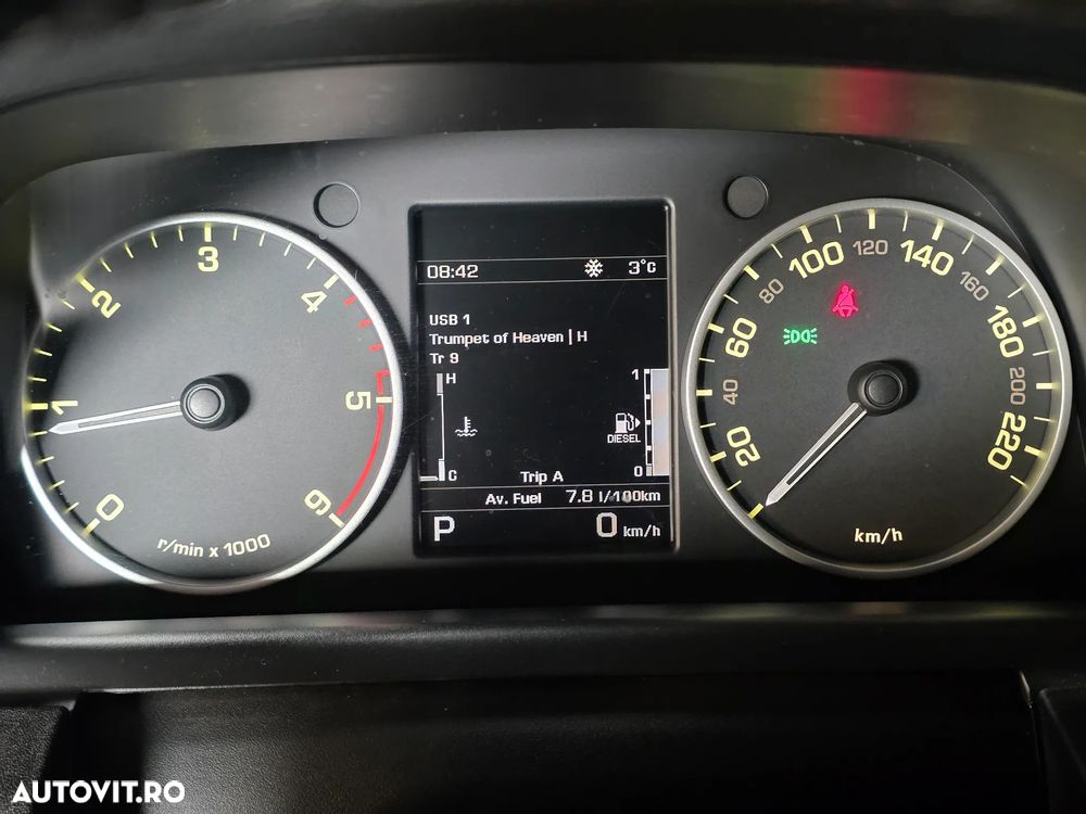 Land Rover Discovery 3.0 TDV6 HSE Aut - 13