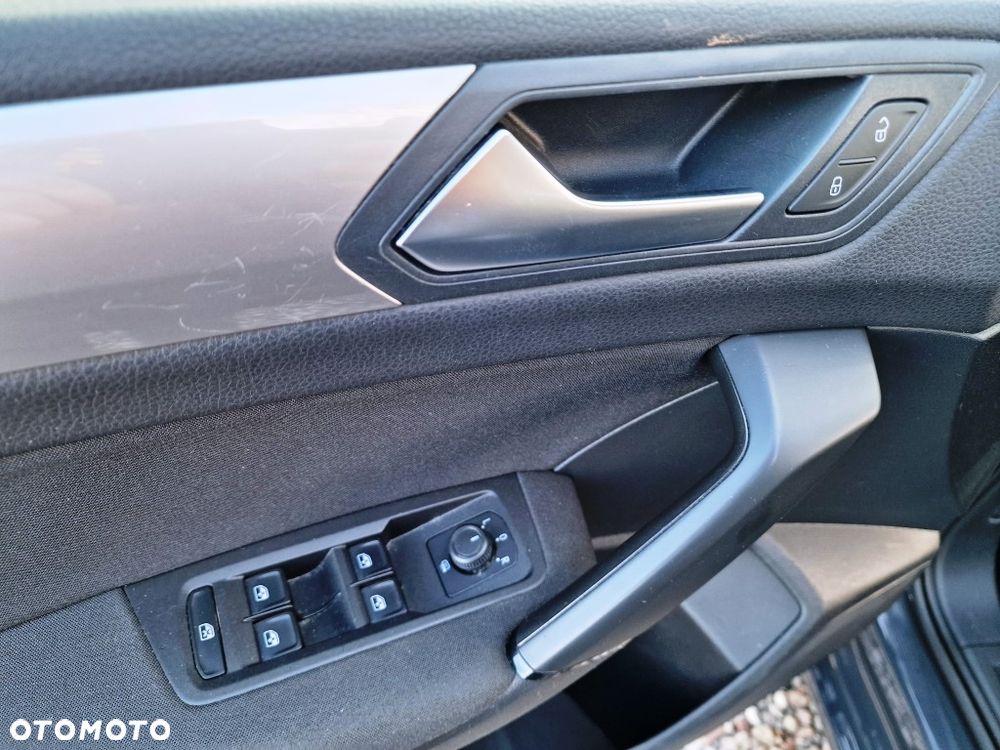 Volkswagen Touran - 29