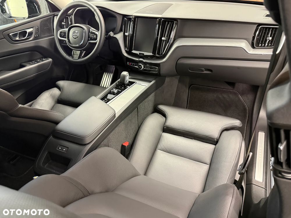 Volvo XC 60 B4 D AWD Geartronic Momentum Pro - 21
