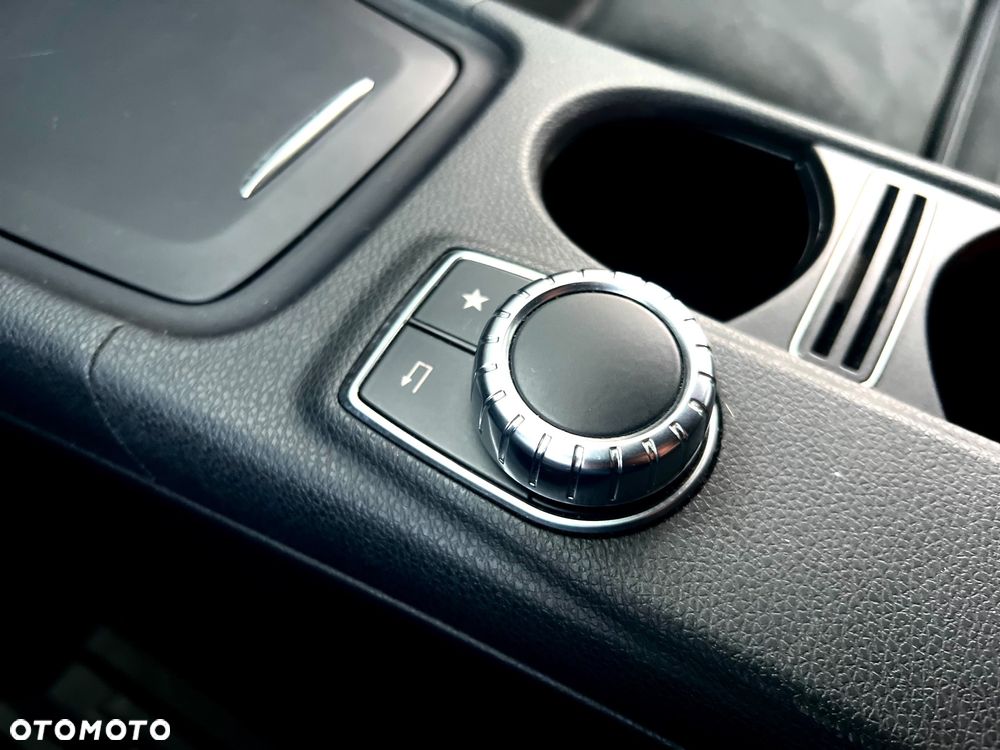 Mercedes-Benz CLA 180 7G-DCT AMG Line - 22