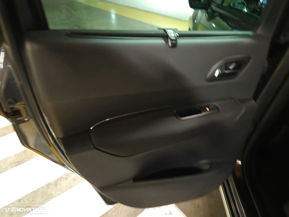 Peugeot 3008 1.6 BlueHDi Style - 29