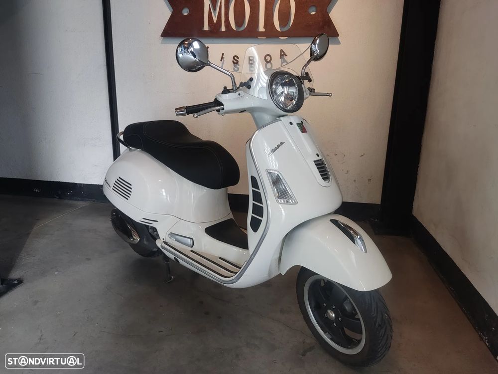 Vespa GTS Super 300 - 1