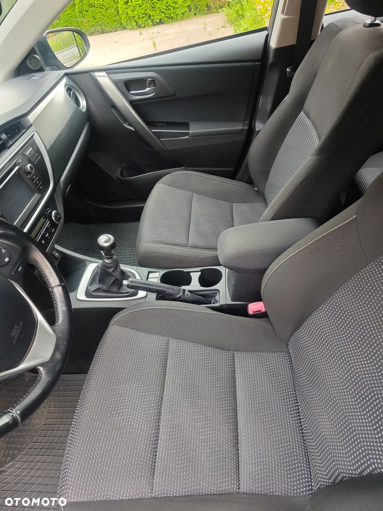 Toyota Auris 1.6 Premium - 24
