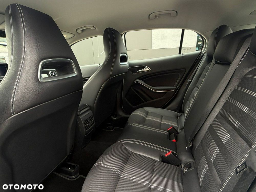 Mercedes-Benz GLA - 28